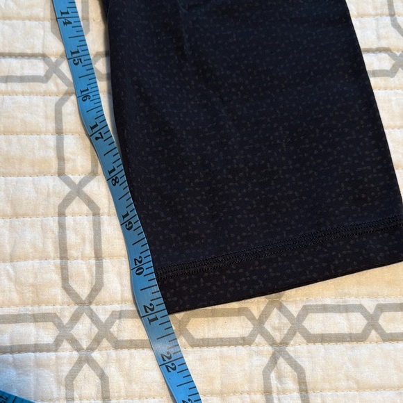 Align Black Cropped Leggings with a pattern - Picture 5 of 6